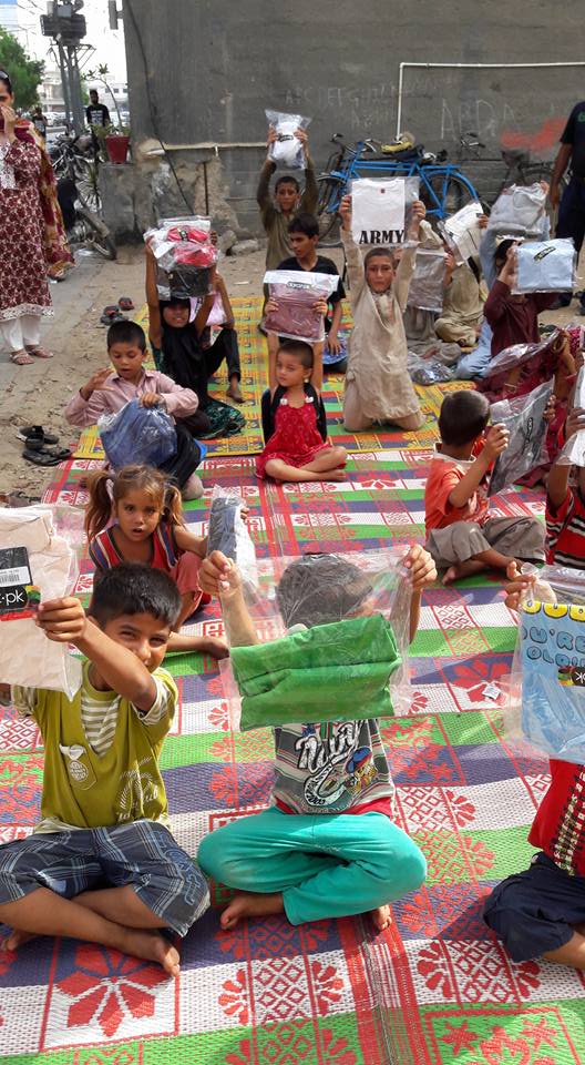 Daraz.pk Shares Eid Gifts with Underprivileged Abrar Qureshi Blog
