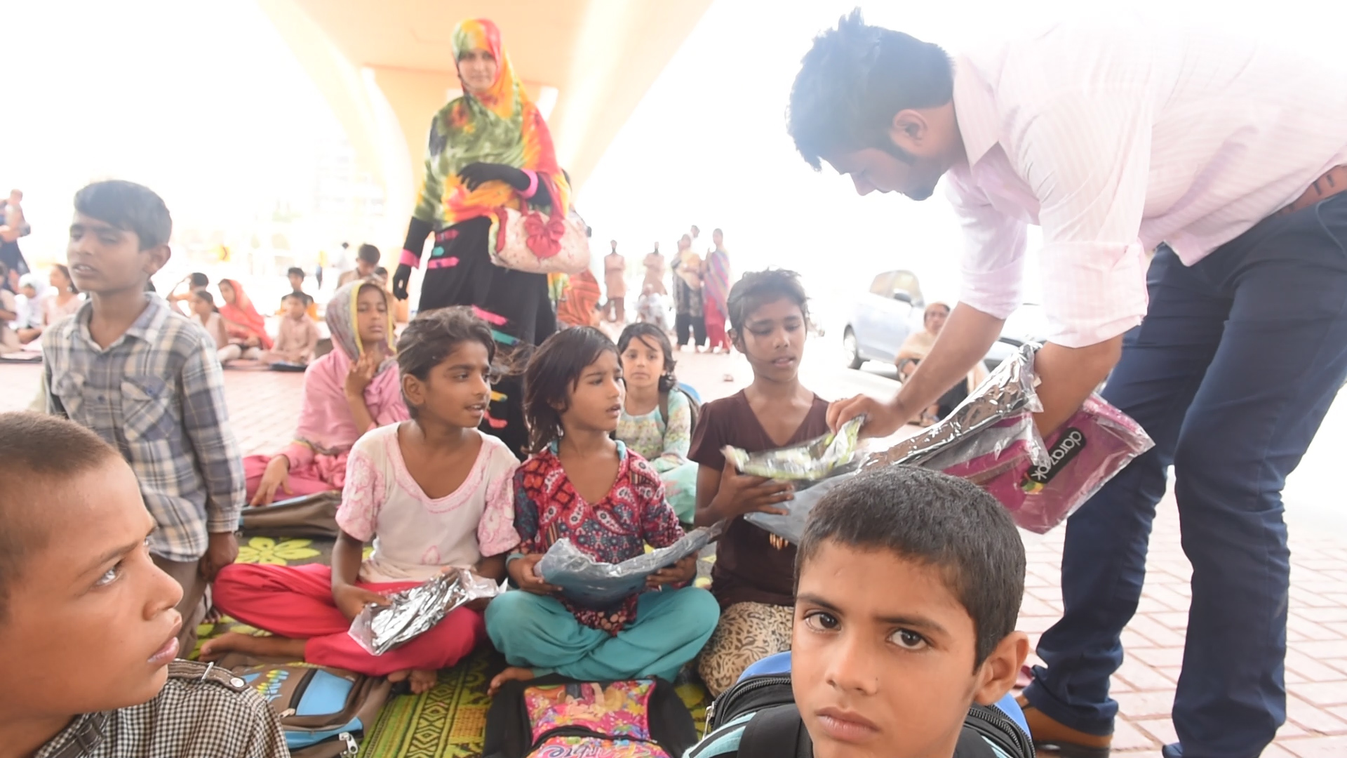 Daraz.pk Shares Eid Gifts with Underprivileged Abrar Qureshi Blog